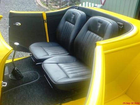 Razz 34 Roadster interior
